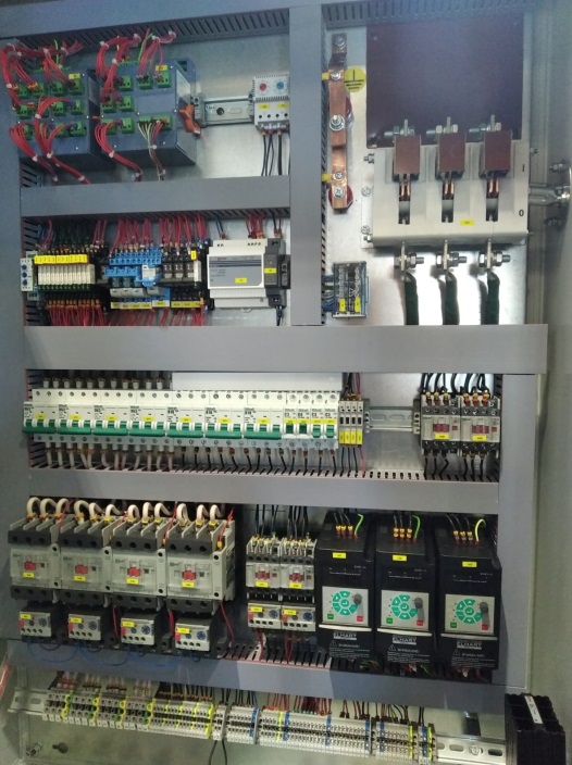 EcoWood UFP-260  Электрооборудование и комплектующие  При производстве станка используются качественные комплектующие, устанавливаются подшипники SKF и электрика DeKraft  Для бесперебойной работы электрооборудования станка в зимний период в электр...