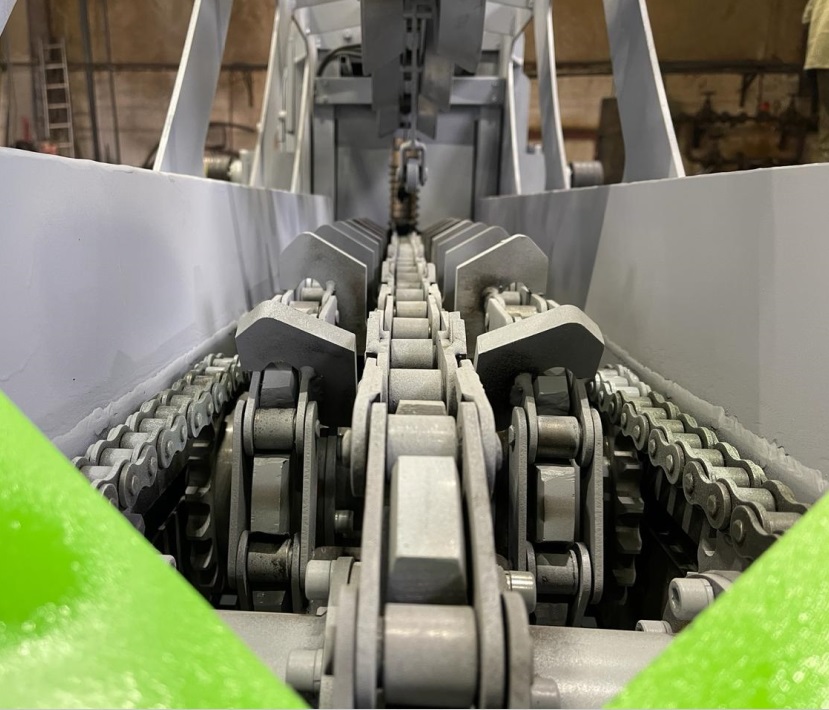 EcoWood UFP-260  Система подачи  Подача бревен осуществляется одновременно цепью с зубчатыми зацепами и гусеничным транспортером  Данная система позволяет надежно подавать бревна различной длины от 1м без проскальзываний и рывков  В отличии от сис...