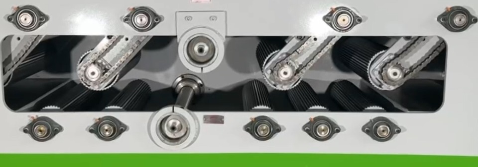 EcoWood MBC-120/170/220  Вальцовая система подачи  В многопильных станках мод  EcoWood MBC-120 и MBC-170 предусмотрена вальцовая система подачи  Она состоит из 5-ти нижних приводных рифленых вальцов и 4-х верхних приводных прижимных вальцов  Данна...
