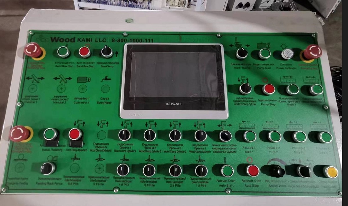 EcoWood VSM-1250  Пульт управления  Единый выносной пульт управления для управления станком, кареткой, системой загрузки и приемным рольгангом  Пульт оснащен джойстиками, PLC контроллером с возможностью программирования для автоматического распила...