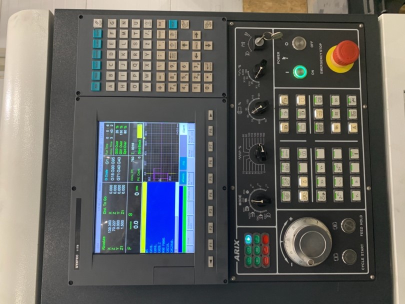 IRONMAC ISL-205  Система ЧПУ Syntec 22TB  Дисплей 10` TFT LCD;Двухканальная работа станка, обработка двух деталей одновременно;Все двигатели и привода Syntec (Тайвань) – отличное быстродействие, легендарная надёжность, высокая точность и стабильно...