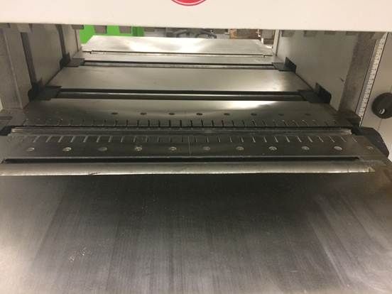 EcoWood MB 204FW  Нижние подающие вальцы  На рабочем столе расположены четыре ролика, обеспечивающие лучшее скольжение заготовки  Два ролика расположенные под верхним валом - приводные  В зависимости от типа заготовки ролики могут быть настроены н...