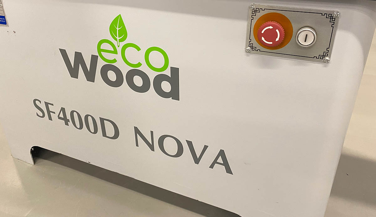 EcoWood SF 400D Nova  Кнопки включения/выключения  На передней панели расположены кнопки включения и выключения станка 