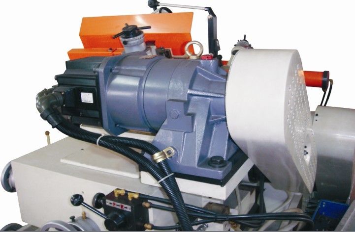 UNIVEQ UCG-4520  Привод подающего круга  Японский серводвигатель Yaskawa обеспечивает контроль скорости вращения круга в диапазоне от 0 до 320 об/мин и устанавливается для передачи вращения подающего круга с целью идеальной регулировки линейной ск...