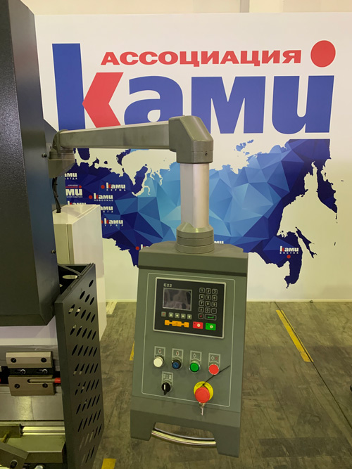 IRONMAC HPB-K  Контроллер E22  Программирование угла гиба в градусах;Управление осями с точностью 0,1 мм;Библиотека инструментальной оснастки;Память 30 программ в каждой программе до 15 рабочих шаговВозможность корректировки угла гибки;Работа в ме...
