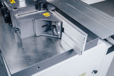 OSTERMANN T 1000  Предустановка под автодатчик  В столе предусмотрены 4 отверстия с резьбой для установки автоподатчика 