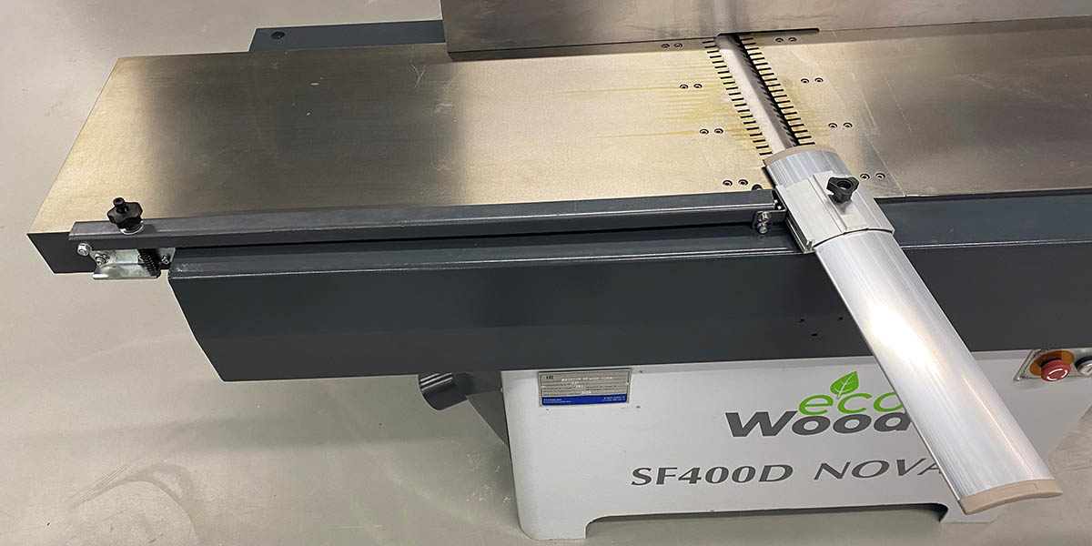 EcoWood SF 400D Nova  Защита ножевого вала  Надежно закрывает вал и жестко фиксируется, что обеспечивает безопасность работы оператора Соответствует нормам безопасности СЕ 