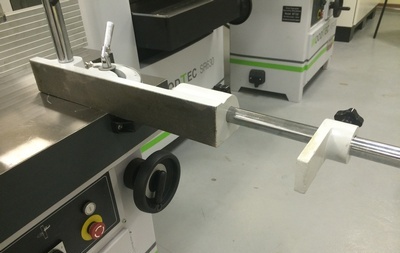 EcoWood T 150KS  Упорная линейка  Поворотная упорная линейка для шипорезных работ может быть установлена под нужным углом по шкале 